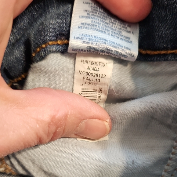 Old Navy The Flirt Low-Rise Bootcut - Picture 8 of 8